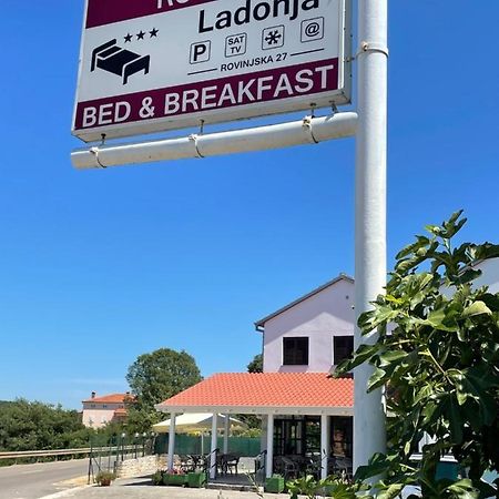 Ladonja Bb Rooms, Family Run Bed & Breakfast Ровинско село Екстериор снимка