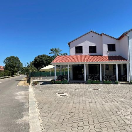 Ladonja Bb Rooms, Family Run Bed & Breakfast Ровинско село Екстериор снимка