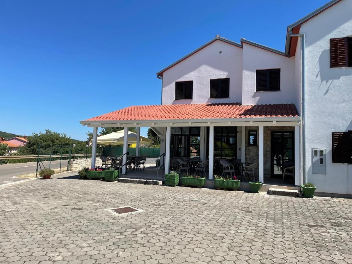 Ladonja Bb Rooms, Family Run Bed & Breakfast Ровинско село Екстериор снимка