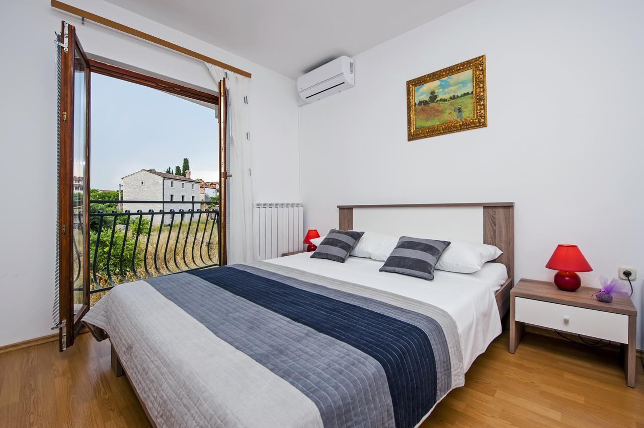 Ladonja Bb Rooms, Family Run Bed & Breakfast Ровинско село Екстериор снимка