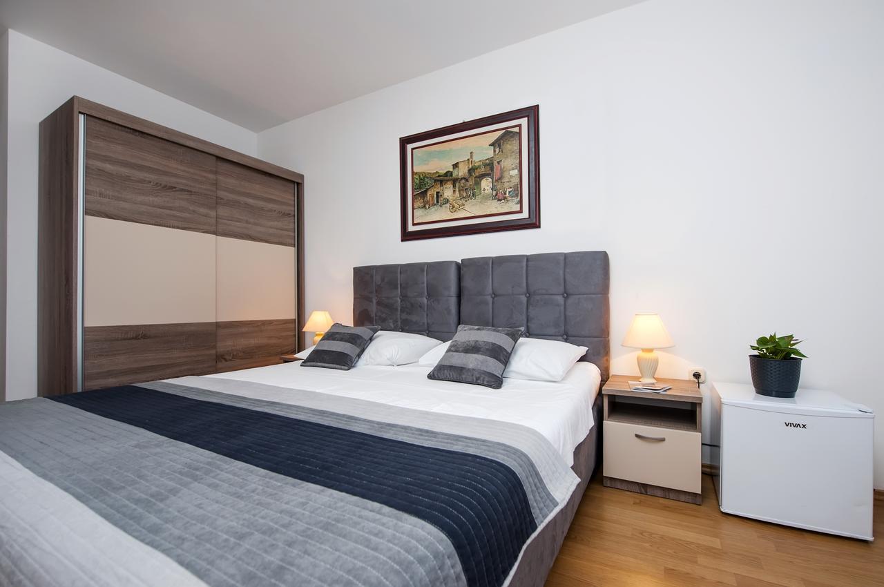 Ladonja Bb Rooms, Family Run Bed & Breakfast Ровинско село Екстериор снимка