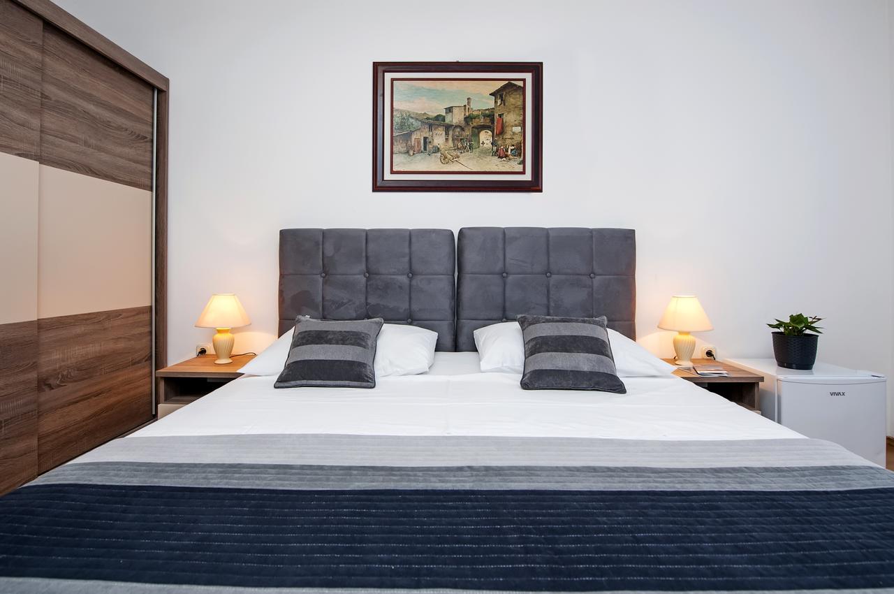 Ladonja Bb Rooms, Family Run Bed & Breakfast Ровинско село Екстериор снимка