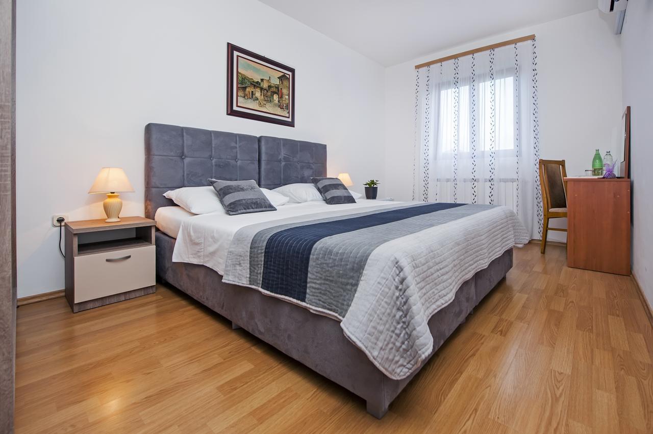 Ladonja Bb Rooms, Family Run Bed & Breakfast Ровинско село Екстериор снимка